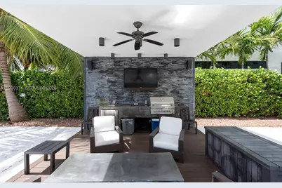 13145 Coronado Ln, North Miami, FL 33181 - Photo 12