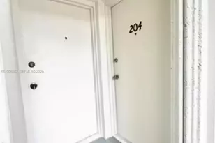 444 SW 4th St, Miami, FL 33130 - Photo 8