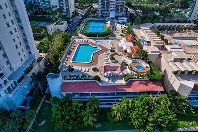 20185 E Country Club Dr #204, Aventura, FL 33180 - Photo 4