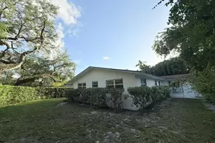 325 NE 131st St, North Miami, FL 33161 - Photo 54
