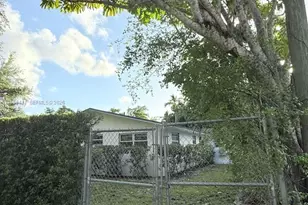 325 NE 131st St, North Miami, FL 33161 - Photo 58