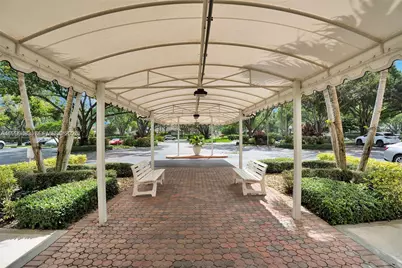 3970 Oaks Clubhouse Dr #302, Pompano Beach, FL 33069 - Photo 2