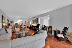 3970 Oaks Clubhouse Dr, Pompano Beach, FL 33069 - Photo 10