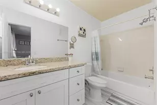10500 NW 3rd St, Pembroke Pines, FL 33026 - Photo 14