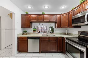 10500 NW 3rd St, Pembroke Pines, FL 33026 - Photo 6