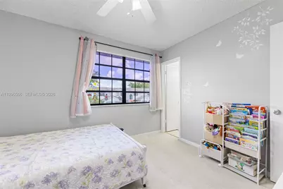 10500 NW 3rd St, Pembroke Pines, FL 33026 - Photo 12