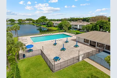 10500 NW 3rd St, Pembroke Pines, FL 33026 - Photo 38