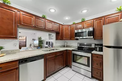 10500 NW 3rd St, Pembroke Pines, FL 33026 - Photo 2