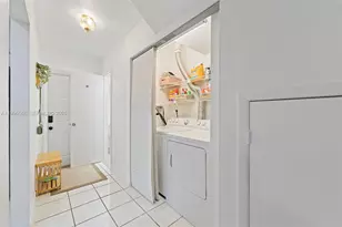 10500 NW 3rd St, Pembroke Pines, FL 33026 - Photo 18
