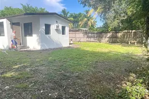 1776 NE 178th St, Miami, FL 33162 - Photo 16
