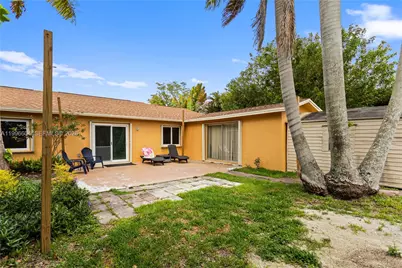 7690 SW 7th Ct, North Lauderdale, FL 33068 - Photo 42