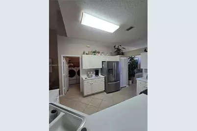 18340 NW 10th St, Pembroke Pines, FL 33029 - Photo 16