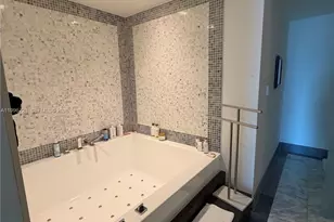 200 Biscayne Blvd Way, Miami, FL 33131 - Photo 4