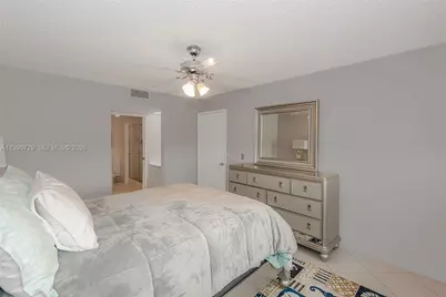 950 SW 138th Ave #409B, Pembroke Pines, FL 33027 - Photo 16