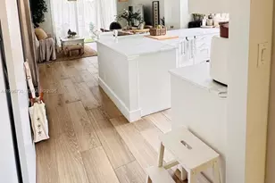 223 Lakeview Dr, Weston, FL 33326 - Photo 2