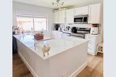 223 Lakeview Dr #204, Weston, FL 33326 - Photo 4