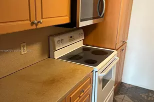 285 NE 191st St, Miami, FL 33179 - Photo 2