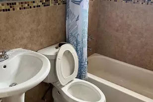 285 NE 191st St, Miami, FL 33179 - Photo 8