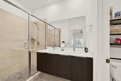 8319 NW 49th St, Doral, FL 33166 - Photo 32