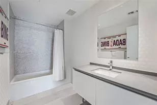 68 SE 6th St, Miami, FL 33131 - Photo 12