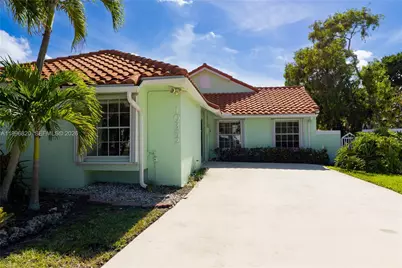10352 NW 46th St, Doral, FL 33178 - Photo 2