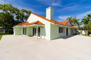 10352 NW 46th St, Doral, FL 33178 - Photo 14