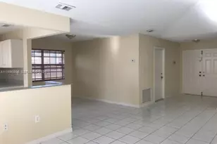 19712 NW 82nd Pl, Hialeah, FL 33015 - Photo 10