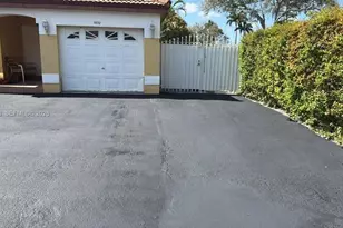 19712 NW 82nd Pl, Hialeah, FL 33015 - Photo 1