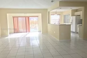 19712 NW 82nd Pl, Hialeah, FL 33015 - Photo 10