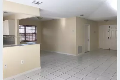 19712 NW 82nd Pl, Hialeah, FL 33015 - Photo 10