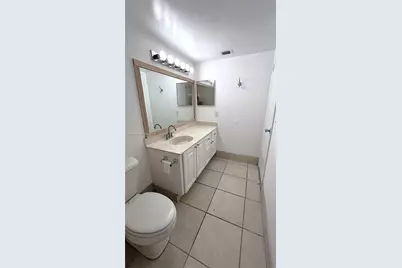 711 N Pine Island Rd #211, Plantation, FL 33324 - Photo 10