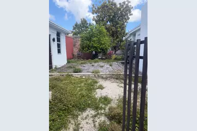 634 SW 10th Ave, Miami, FL 33130 - Photo 16