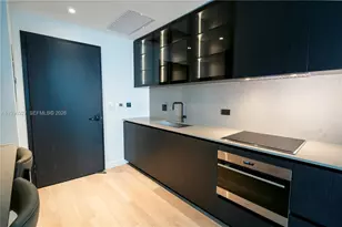 20 NE 11th St, Miami, FL 33132 - Photo 22