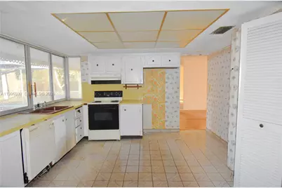 8300 NW 24th Ct, Sunrise, FL 33322 - Photo 2