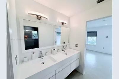 540 SW 6th Ave #0, Fort Lauderdale, FL 33315 - Photo 16