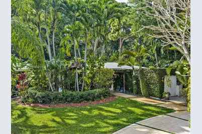 11932 NE 8th Avenue, Biscayne Park, FL 33161 - Photo 2