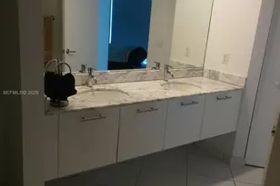 55 SE 6th St, Miami, FL 33131 - Photo 14