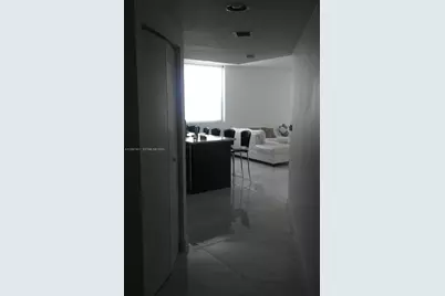 55 SE 6th St #2310, Miami, FL 33131 - Photo 4
