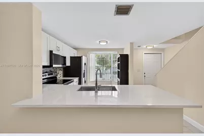 85 SW 3rd St, Pompano Beach, FL 33060 - Photo 10