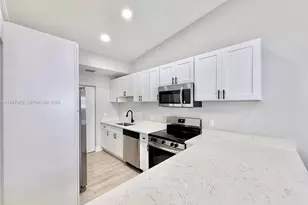 9254 NW 18th St, Pembroke Pines, FL 33024 - Photo 8