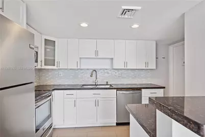 1865 79th Street Cswy #14K, Miami Beach, FL 33141 - Photo 4