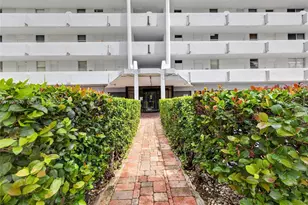 3703 NE 166th St, North Miami Beach, FL 33160 - Photo 20