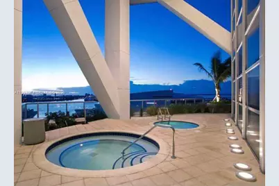 888 Biscayne Blvd #1810, Miami, FL 33132 - Photo 4