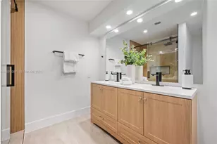 1405 Lenox Ave., Miami Beach, FL 33139 - Photo 14