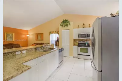 709 NW 177th Ave, Pembroke Pines, FL 33029 - Photo 6