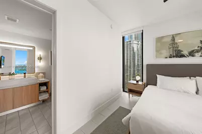 159 NE 6th St #2915, Miami, FL 33132 - Photo 12
