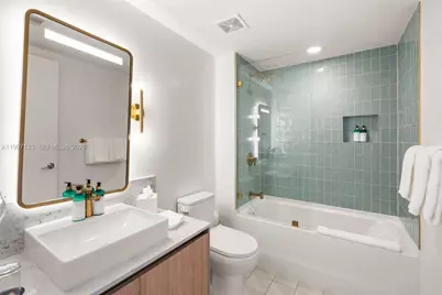 159 NE 6th St #2915, Miami, FL 33132 - Photo 18