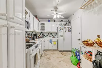 6039 Collins Ave #1607, Miami Beach, FL 33140 - Photo 18