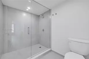 555 NE 34th St, Miami, FL 33137 - Photo 20