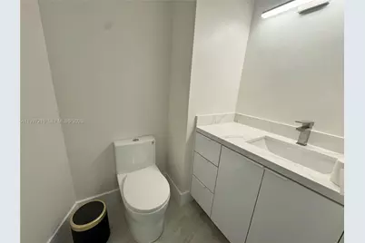 2899 Collins Ave #424, Miami Beach, FL 33140 - Photo 12